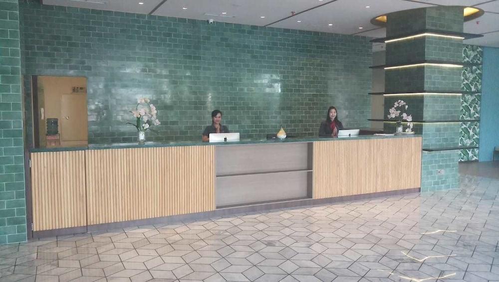 Louis Kienne Hotel Pemuda Semarang Eksteriør billede